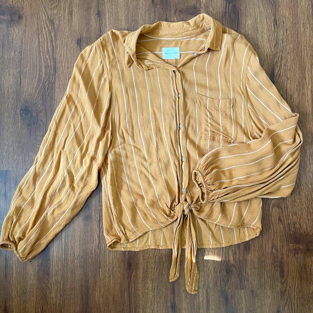 Woman’s American Eagle long sleeve